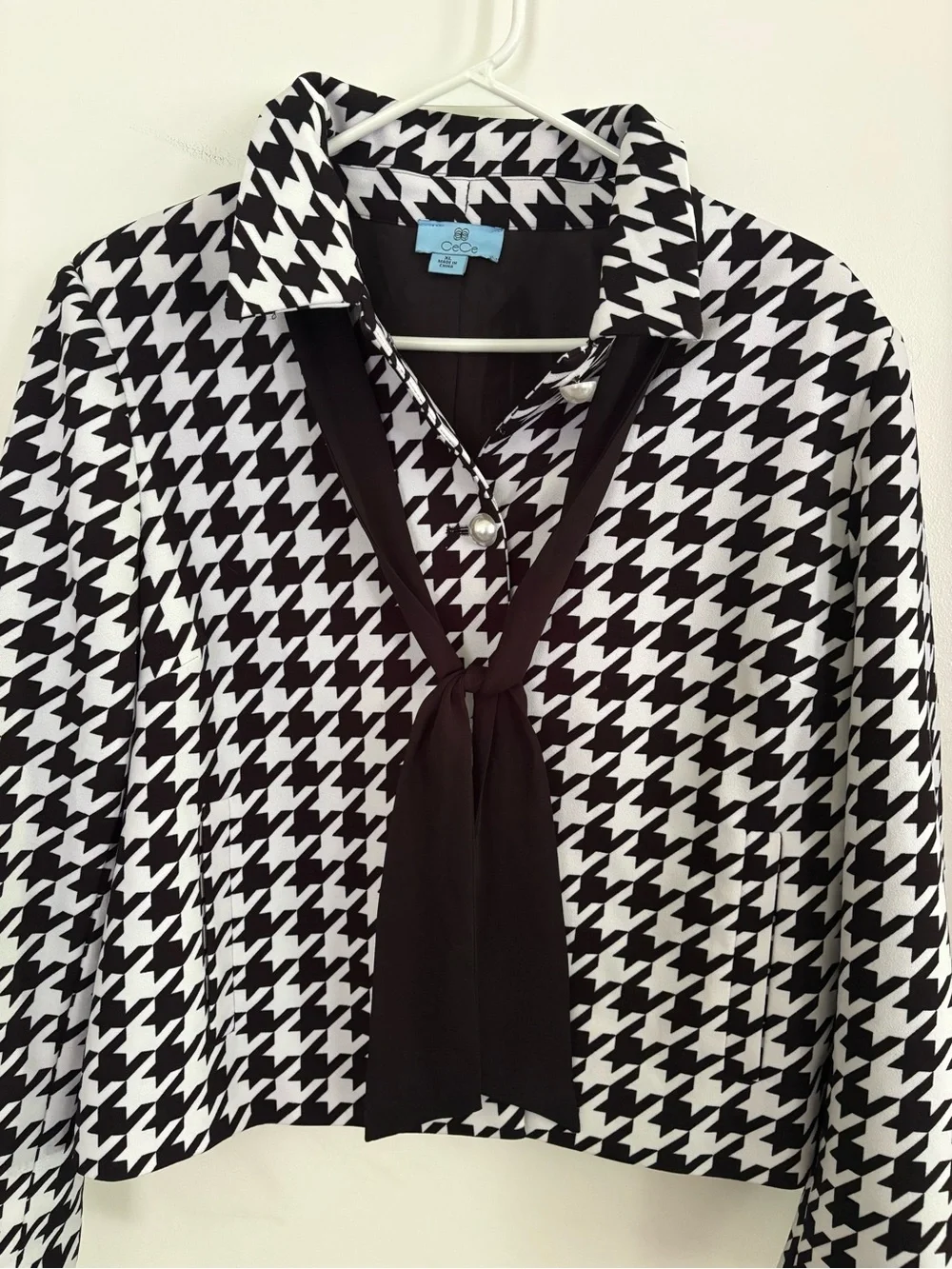Black & White Houndstooth Tie-Neck Women's Blazer